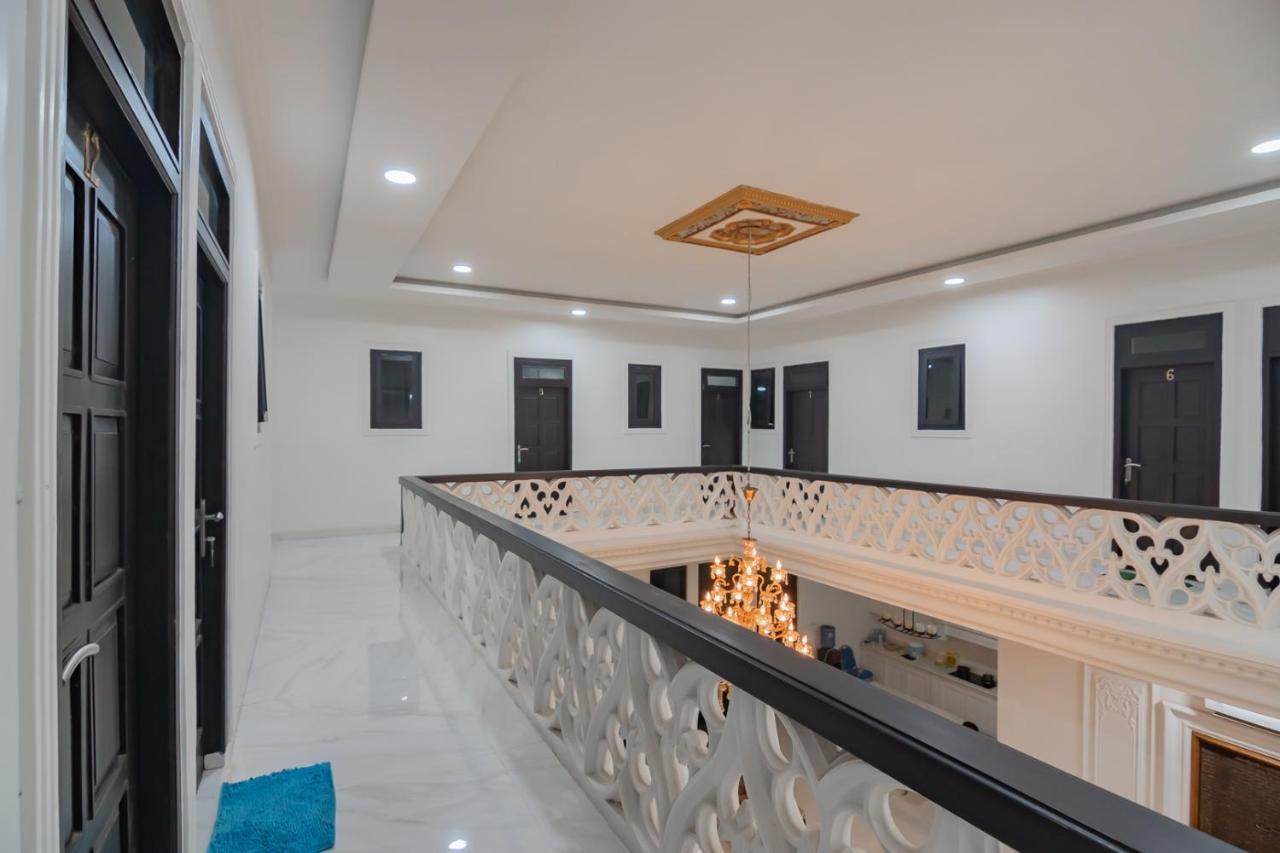 Family Homestay Syariah Cirebon Mitra Reddoorz Esterno foto